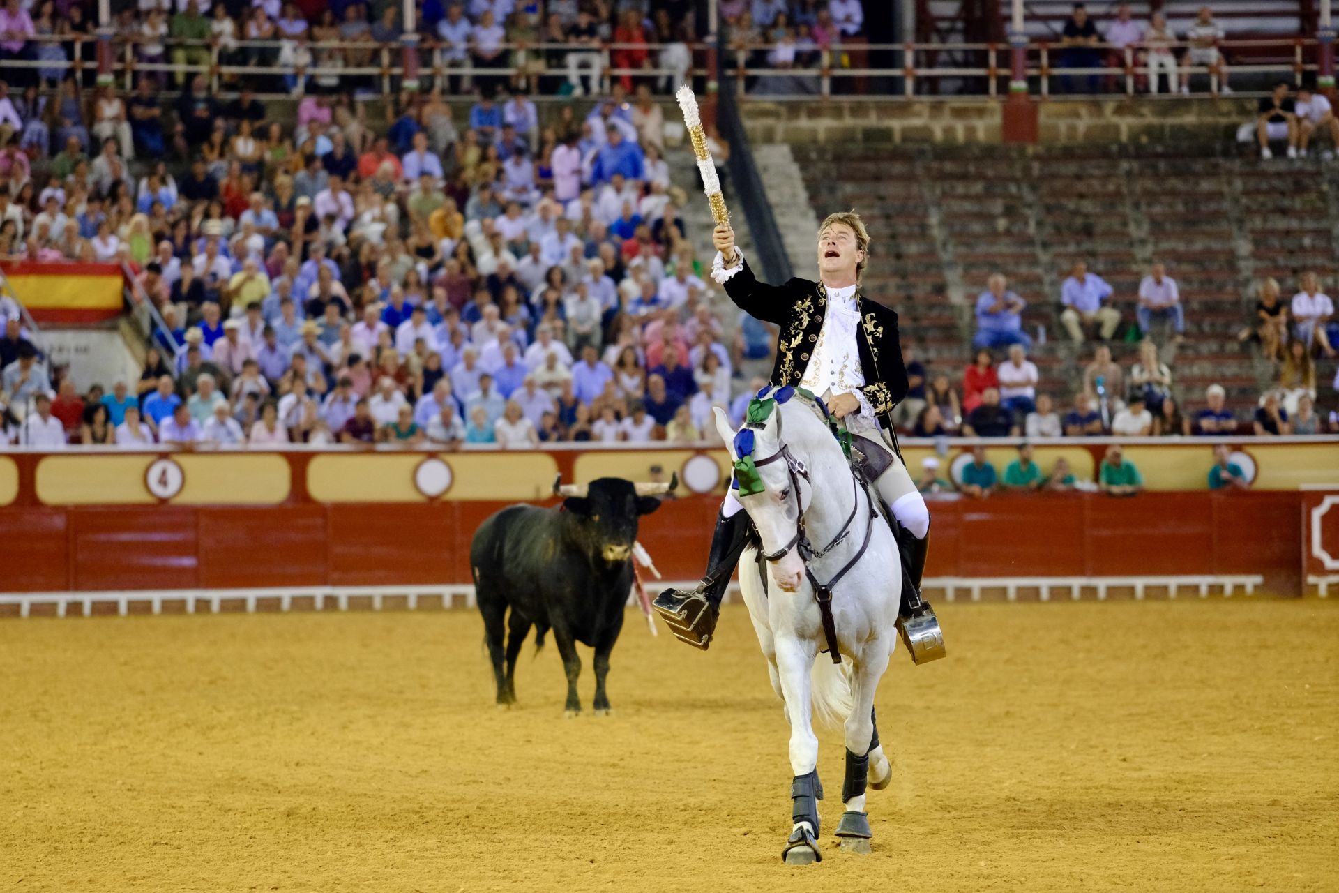 Fotos: Rui Fernandes y Diego Ventura salen a hombros en la nocturna de rejones de El Puerto