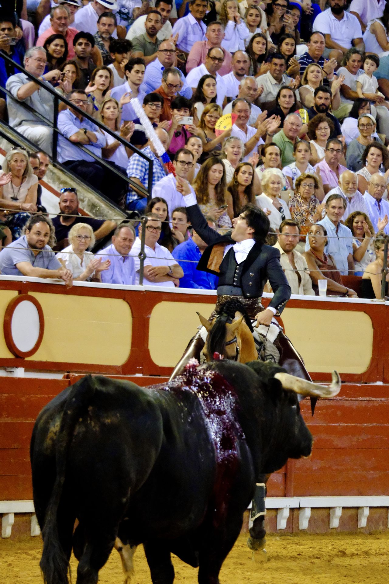 Fotos: Rui Fernandes y Diego Ventura salen a hombros en la nocturna de rejones de El Puerto