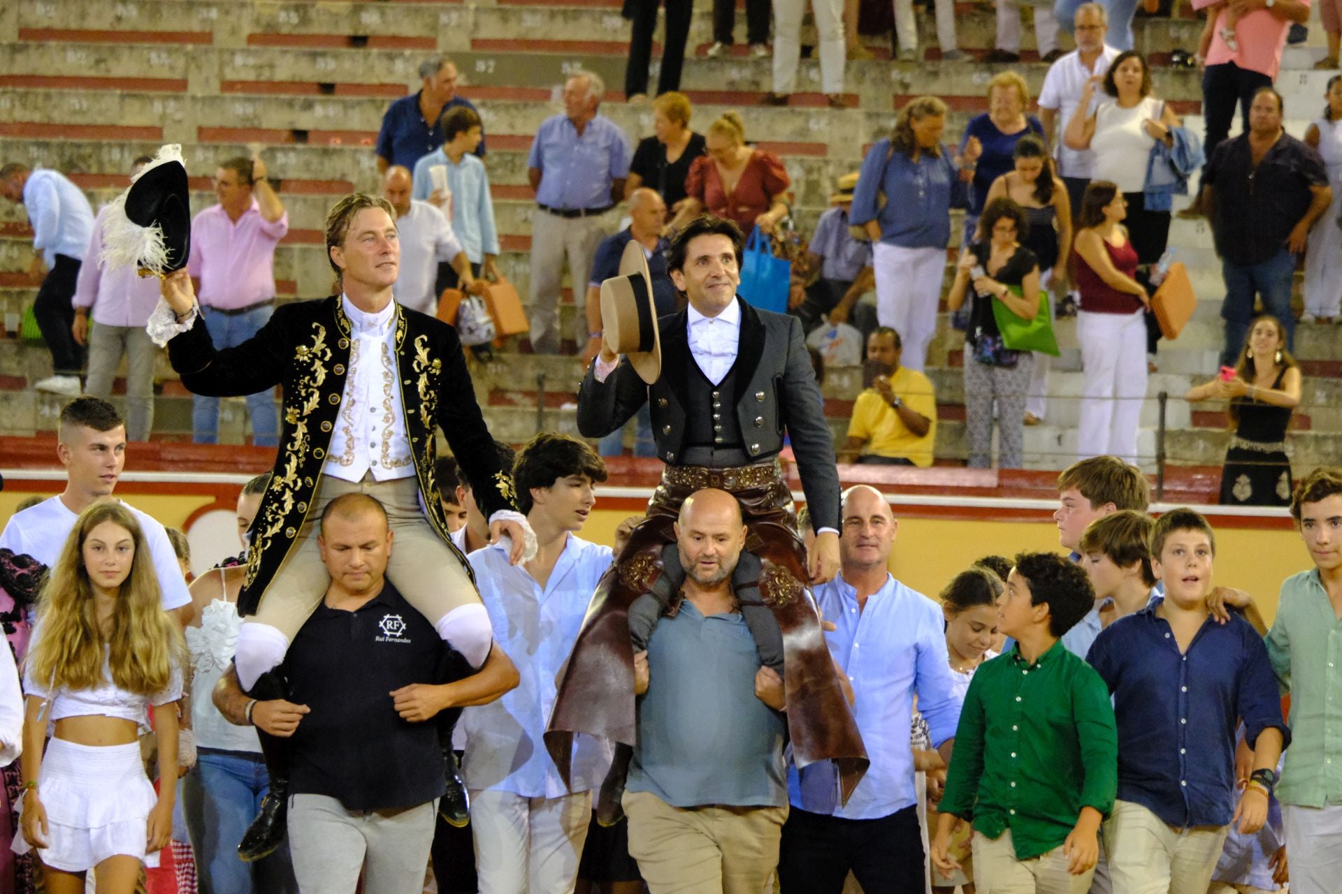 Fotos: Rui Fernandes y Diego Ventura salen a hombros en la nocturna de rejones de El Puerto