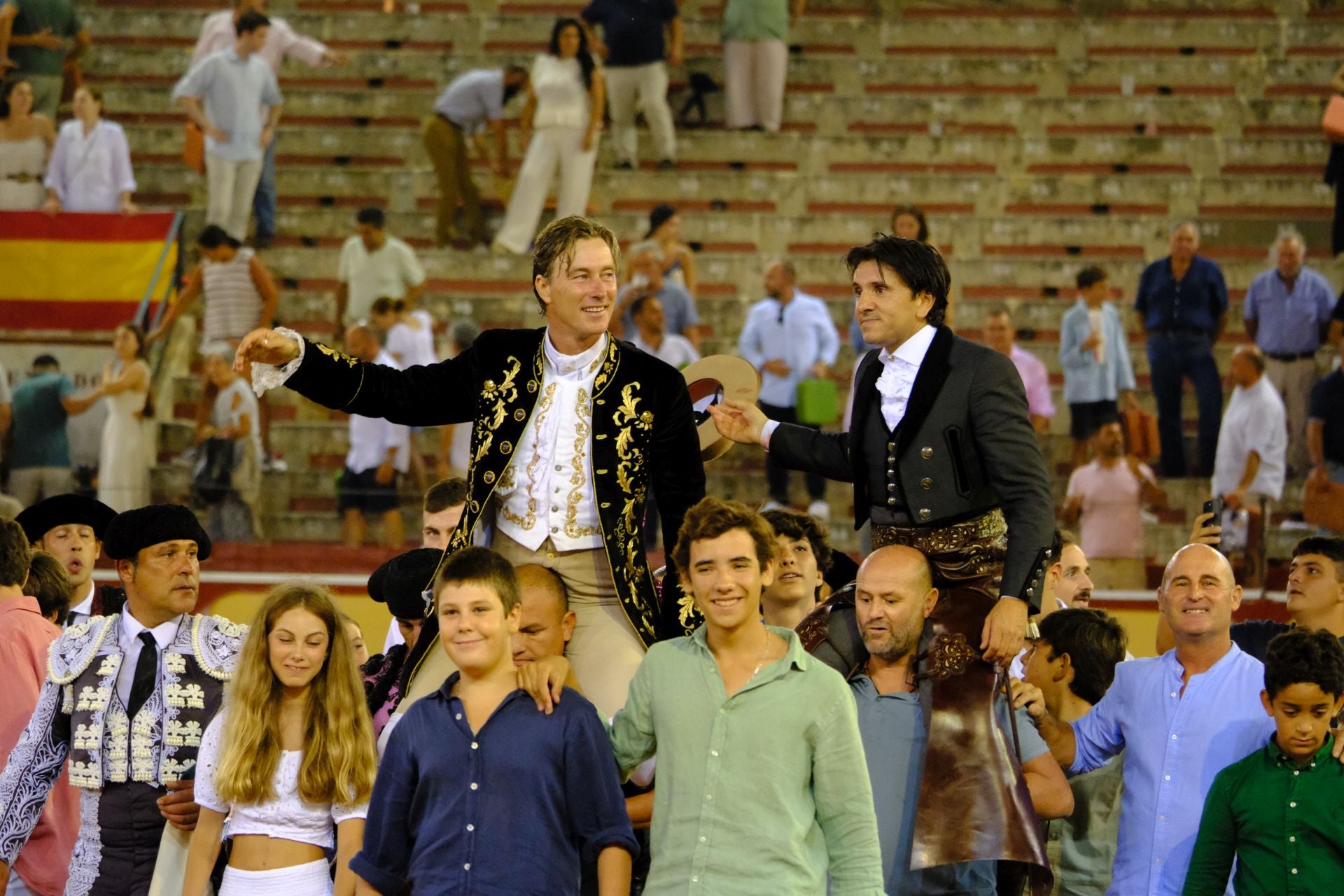 Fotos: Rui Fernandes y Diego Ventura salen a hombros en la nocturna de rejones de El Puerto