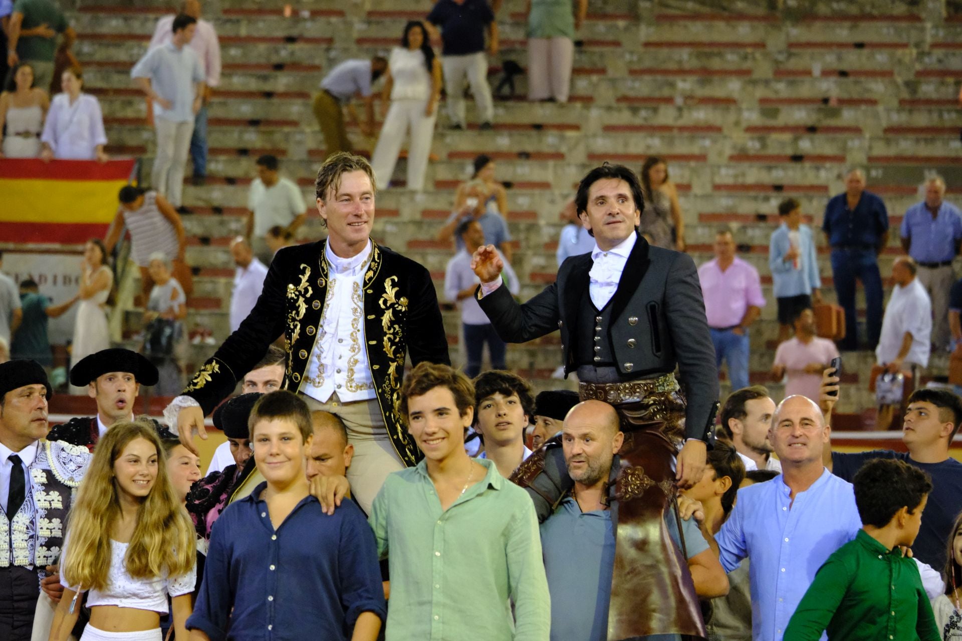 Fotos: Rui Fernandes y Diego Ventura salen a hombros en la nocturna de rejones de El Puerto