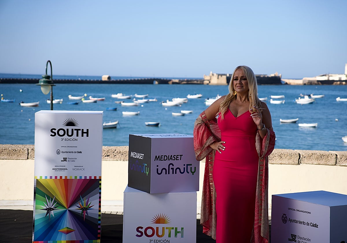 La Húngara, en el photocall de La Caleta
