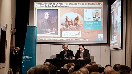 José María Esteban habla en la tertulia Fernando Lallemand de Torcuato Cayón de la Vega