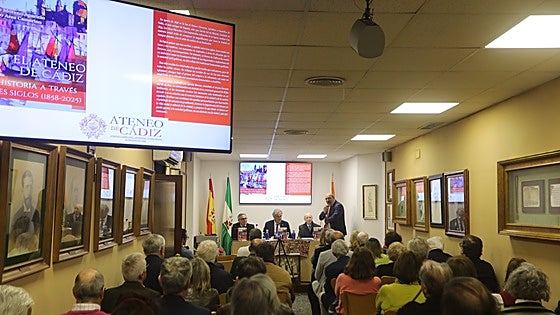 El libro 'El Ateneo de Cádiz. Una historia a través de tres siglos. 1858-2025' recoge la trayectoria de la institución