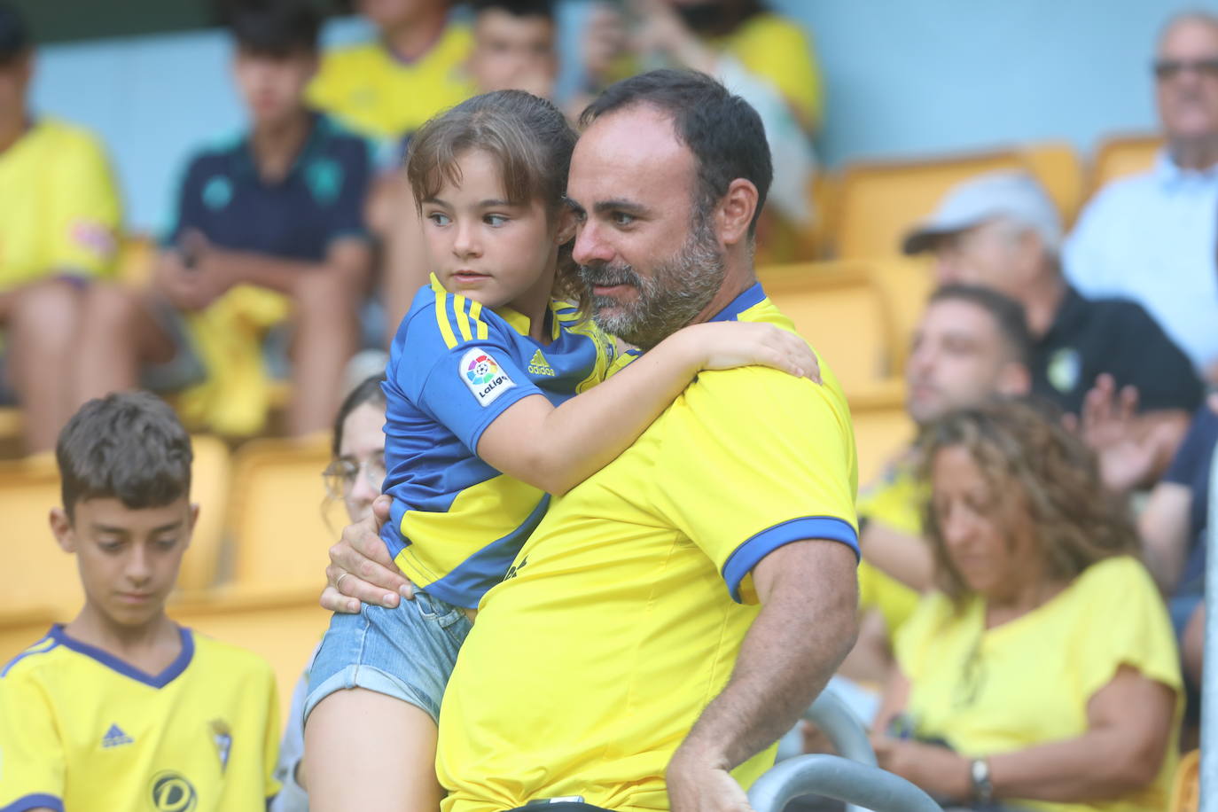 Búscate en las gradas de Carranza en el Cádiz - Athletic de Bilbao