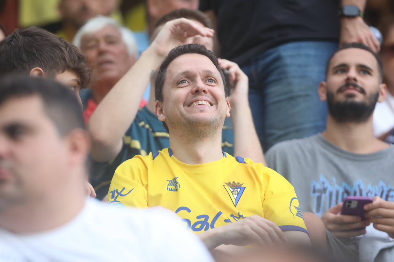 Búscate en las gradas de Carranza en el Cádiz - Athletic de Bilbao