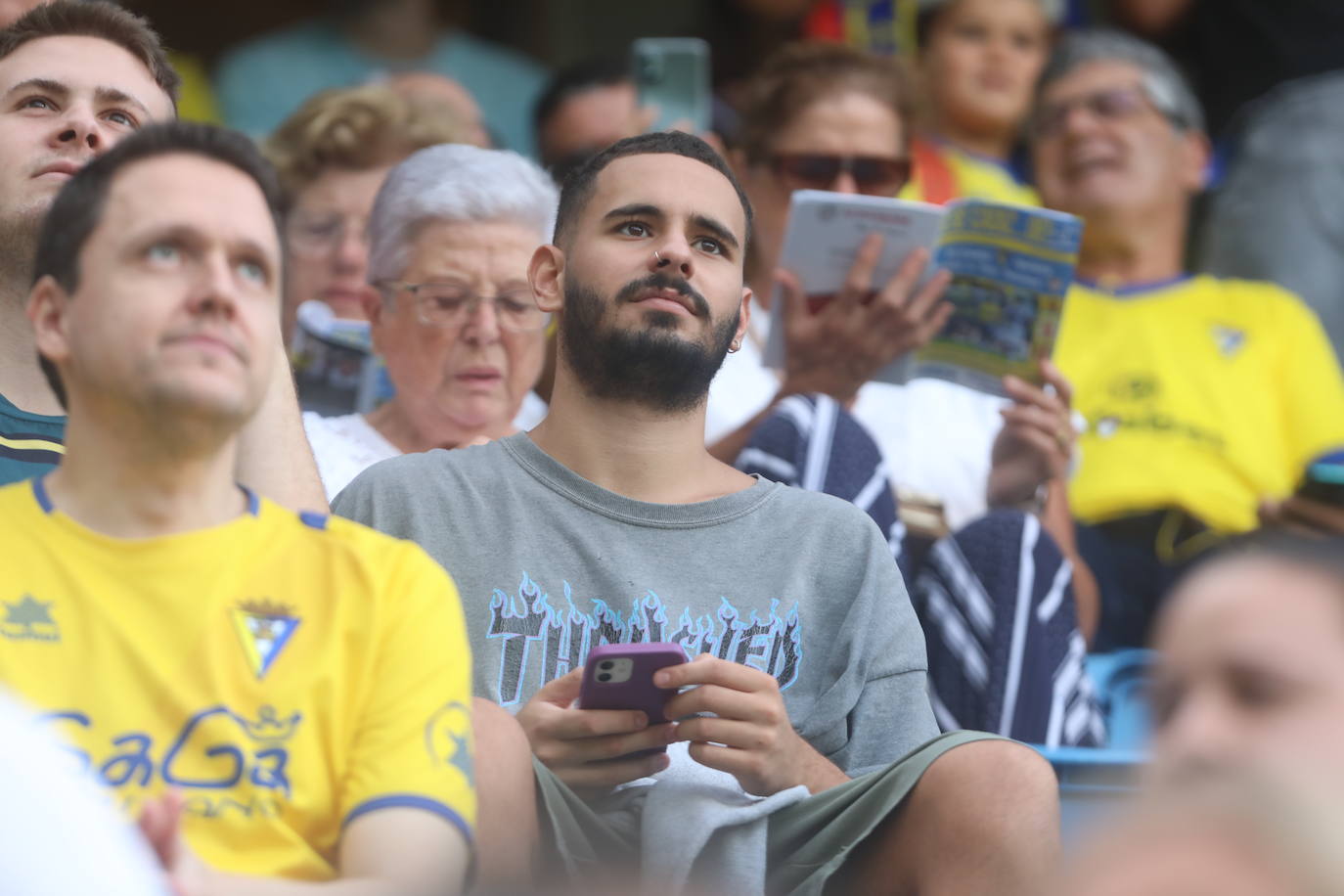 Búscate en las gradas de Carranza en el Cádiz - Athletic de Bilbao