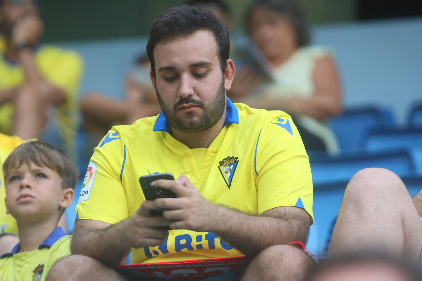 Búscate en las gradas de Carranza en el Cádiz - Athletic de Bilbao