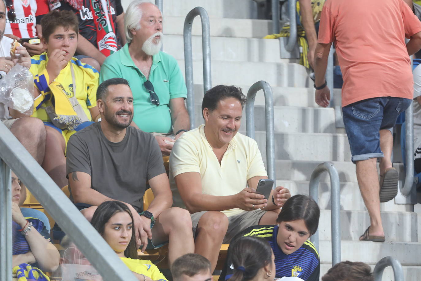 Búscate en las gradas de Carranza en el Cádiz - Athletic de Bilbao