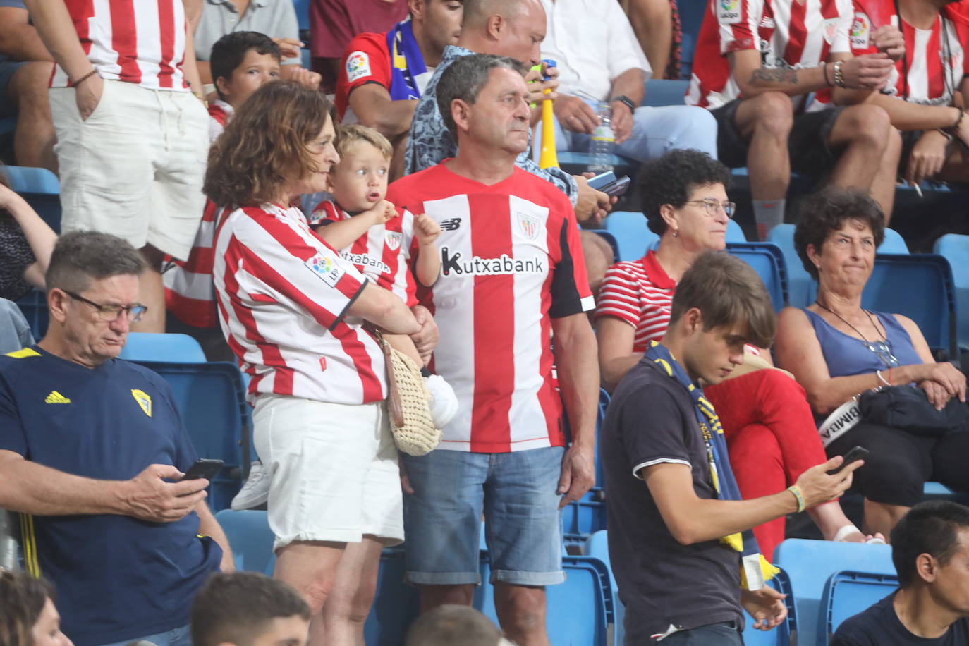 Búscate en las gradas de Carranza en el Cádiz - Athletic de Bilbao