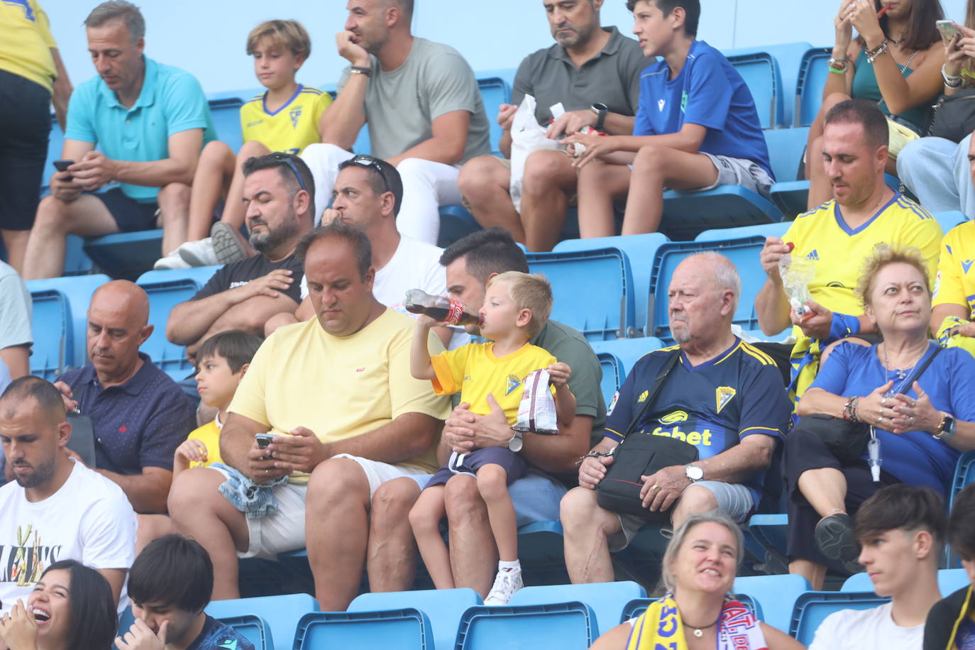 Búscate en las gradas de Carranza en el Cádiz - Athletic de Bilbao