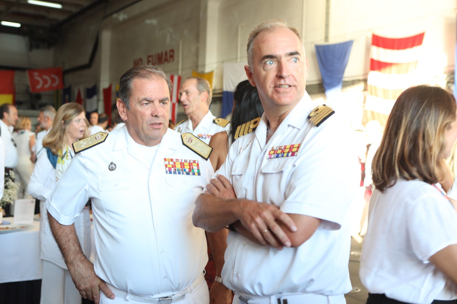 Las imágenes de la presentación del equipo español de SailGP a bordo de un buque militar