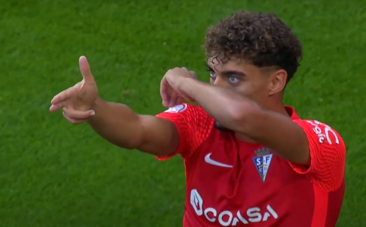 Gabri celebra su gol en Riazor