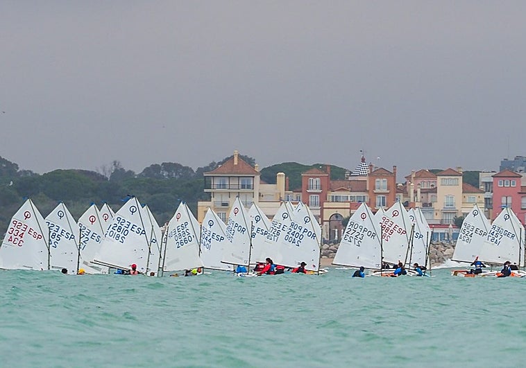 Prueba de resistencia en el inicio de la Excellence Cup de Optimist