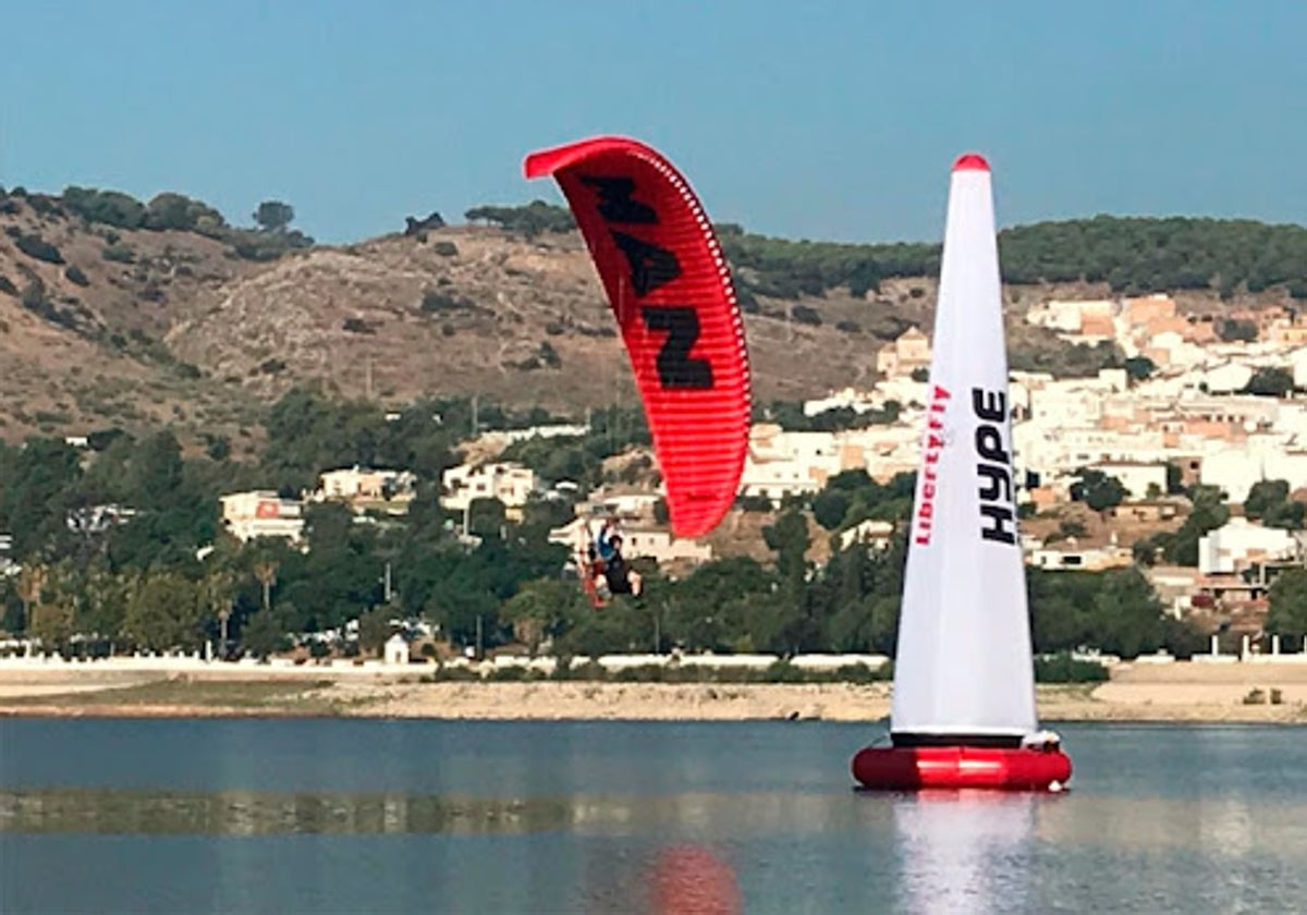 El lago de Bornos, lugar perfecto para el paramotor