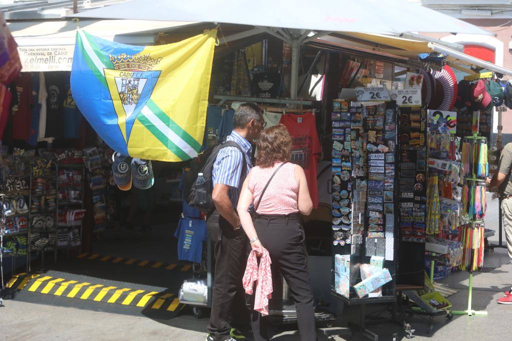 Cádiz despierta de amarillo en un nuevo amanecer de Primera