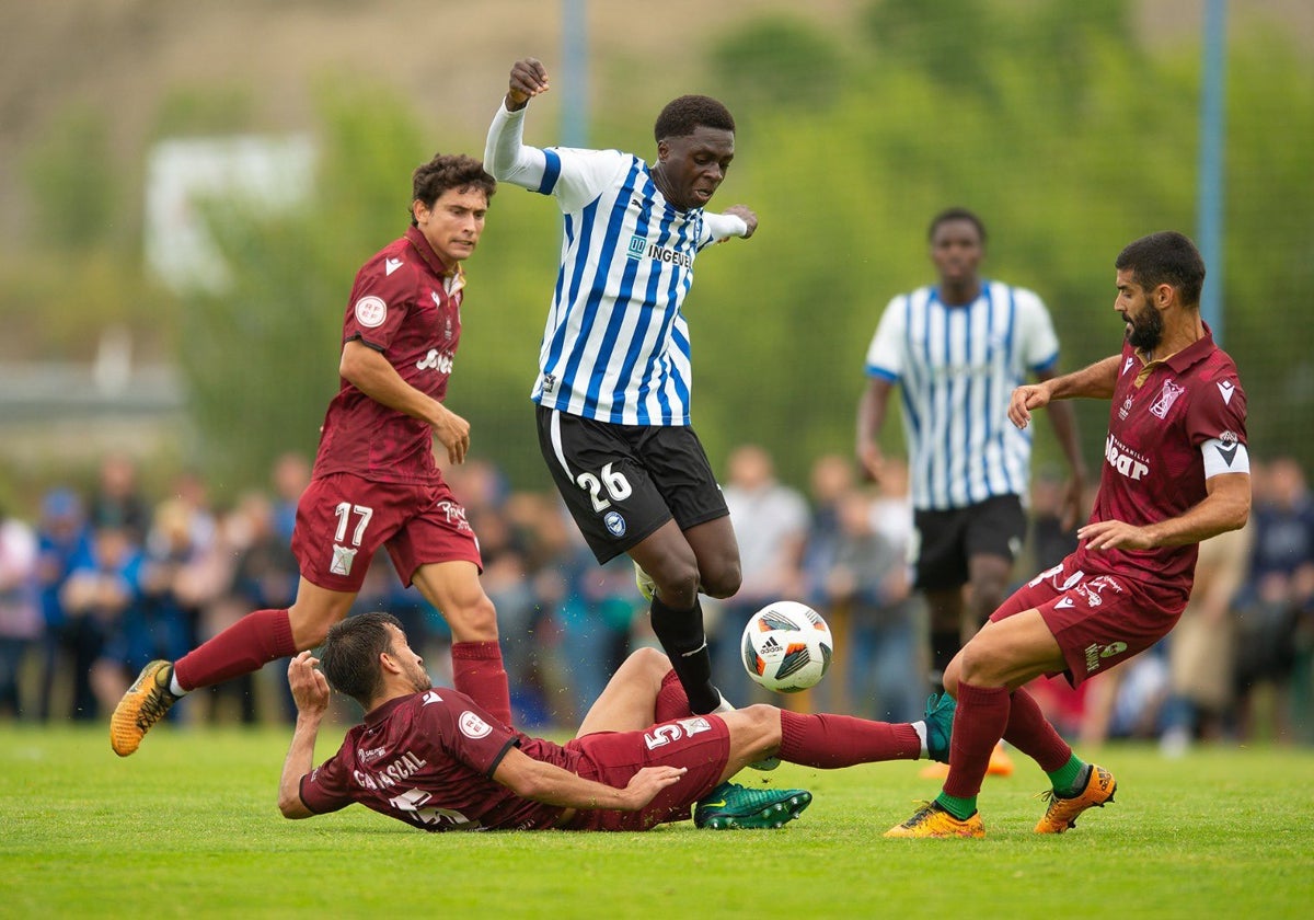 El Atlético Sanluqueño supera al Deportivo Alavés B y vuelve a ser equipo de la Primera RFEF.