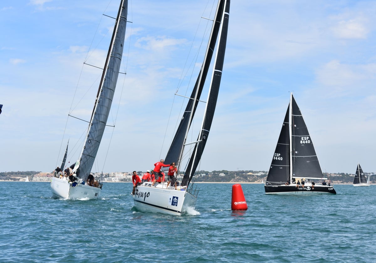 'Brujo' con tripulación gaditana, completó una gran regata.