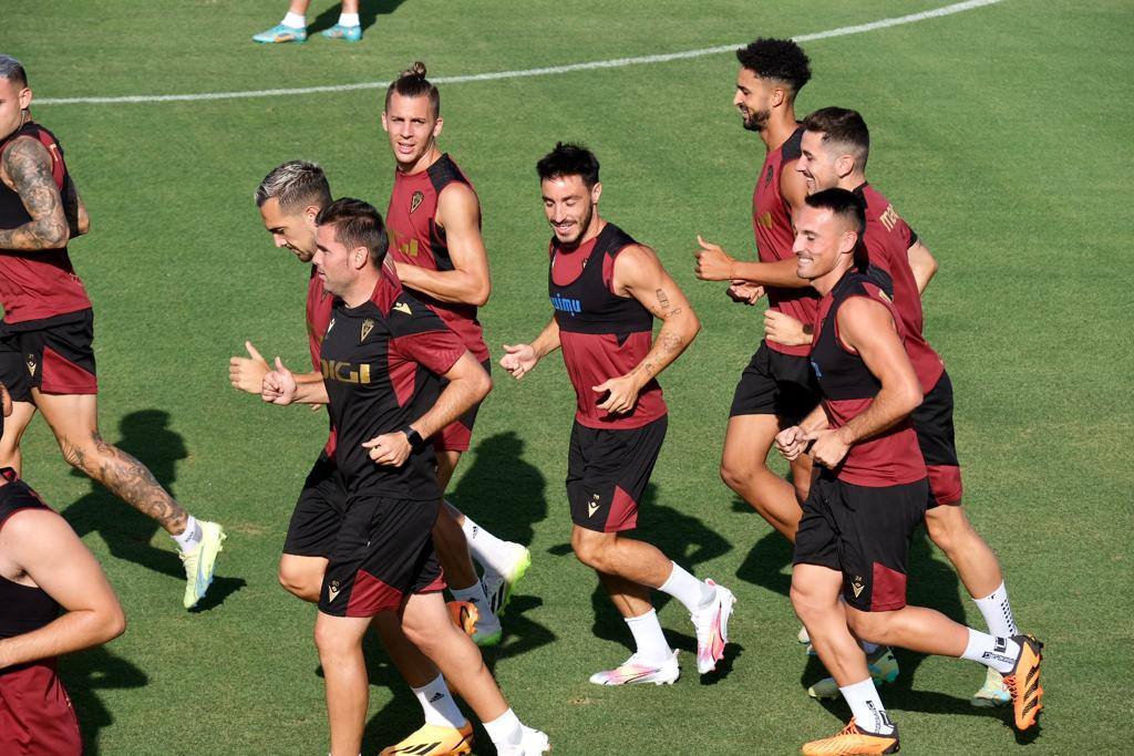 Fotos: Maxi Gómez ya entrena con sus compañeros en el Cádiz CF