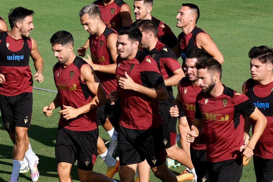 Fotos: Maxi Gómez ya entrena con sus compañeros en el Cádiz CF