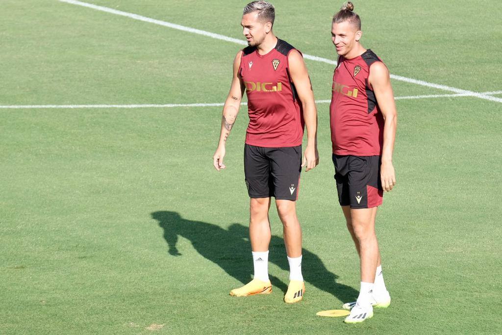 Fotos: Maxi Gómez ya entrena con sus compañeros en el Cádiz CF