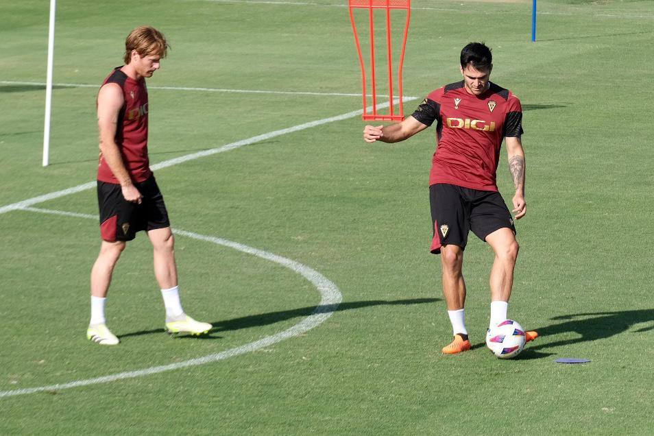 Fotos: Maxi Gómez ya entrena con sus compañeros en el Cádiz CF