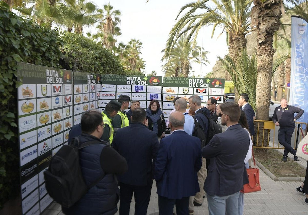 Joaquín Cuevas, director general de la ronda andaluza, atiende a los medios.