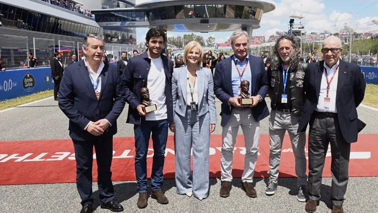 La familia Sainz recibe los VI Premios del Motor Ciudad de Jerez