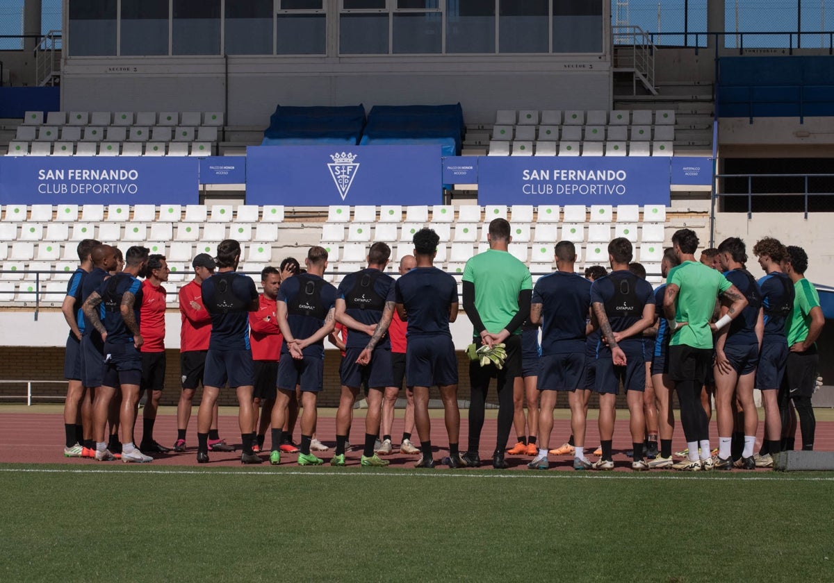 Los jugadores del San Fernando durante una sesión de entrenamiento