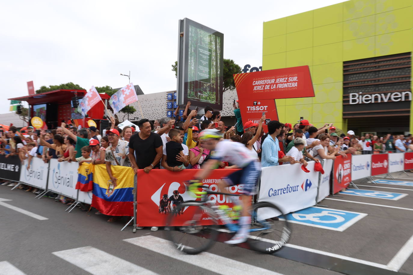 La salida de la sexta etapa de La Vuelta en imágenes