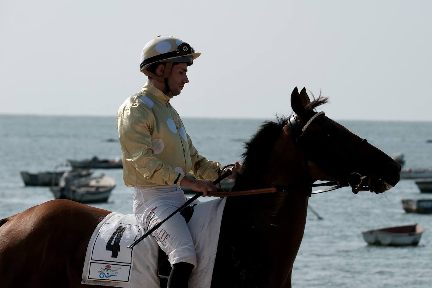 La primera carrera del segundo ciclo de las Carreras de Caballos de Sanlúcar en imágenes