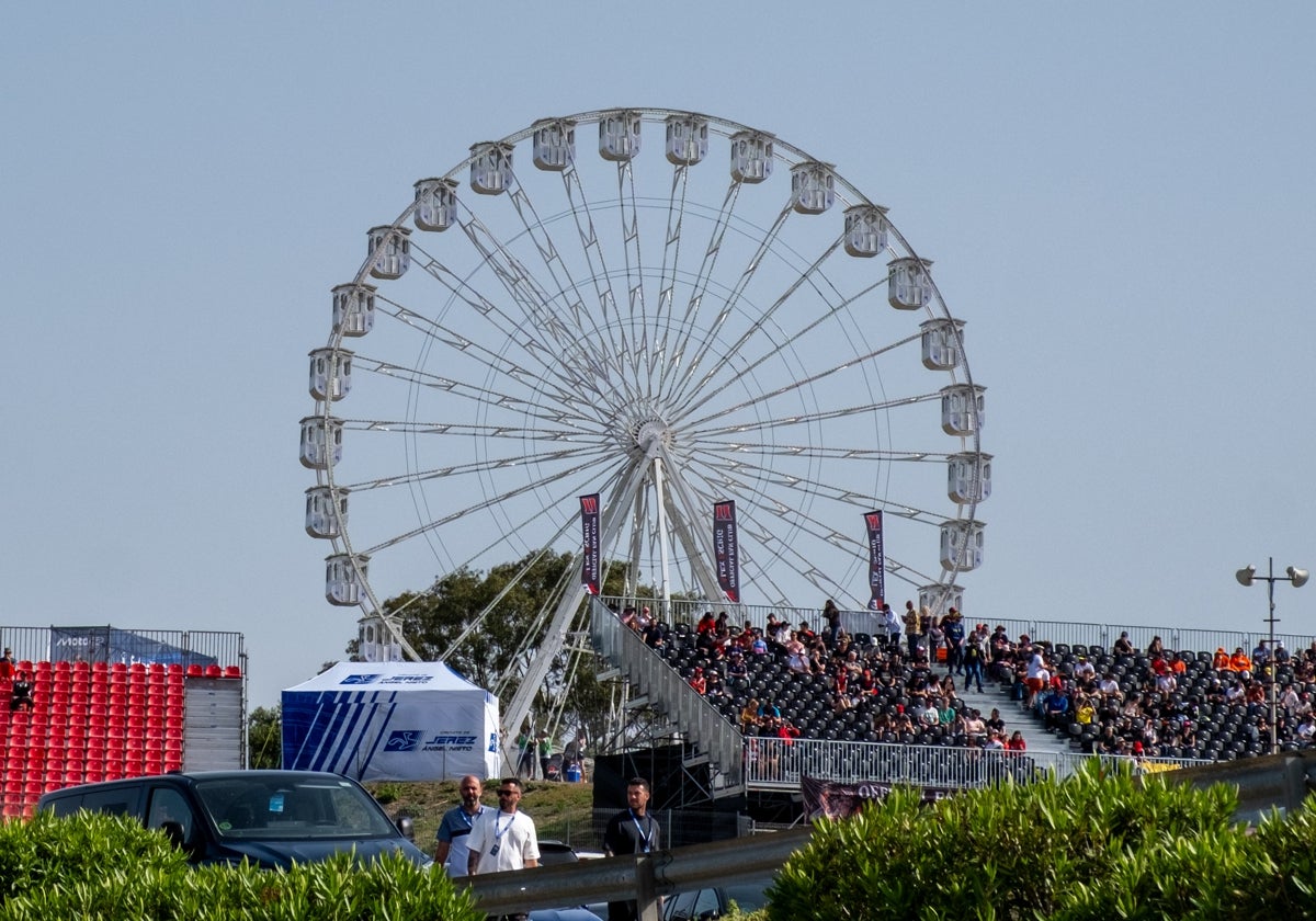 Imagen de la noria instalada en la Fan Zone del Circuito de Jerez - Ángel Nieto.