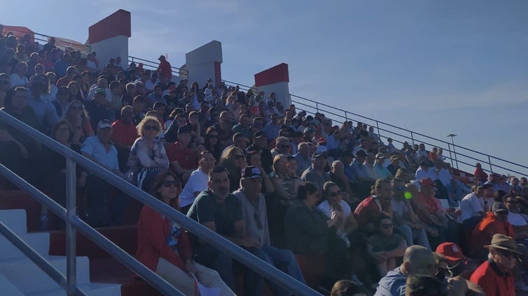 Así fue la vuelta de los aficionados a la nueva Tribuna del Estadio José del Cuvillo