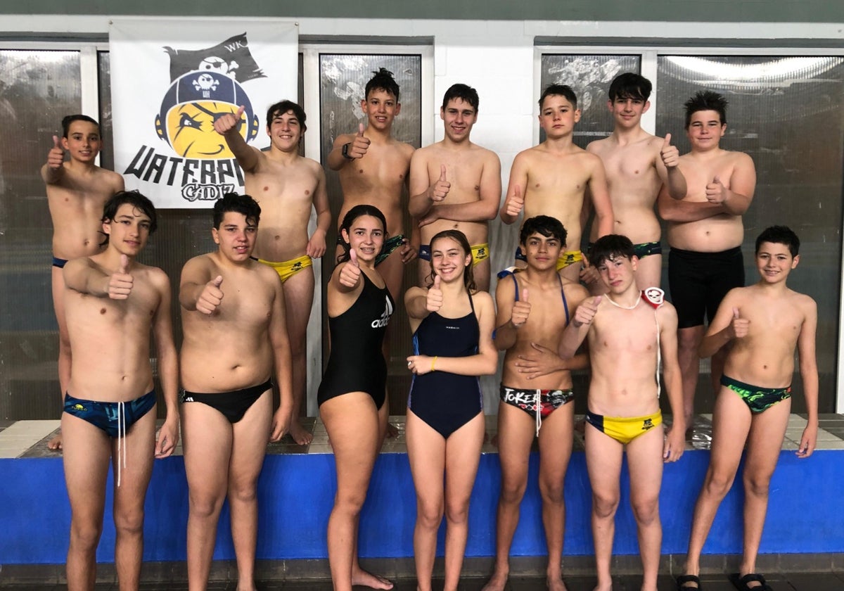 El equipo infantil del Club Waterpolo Cádiz.