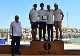 Pleno del CN Sevilla en la bahía gaditana