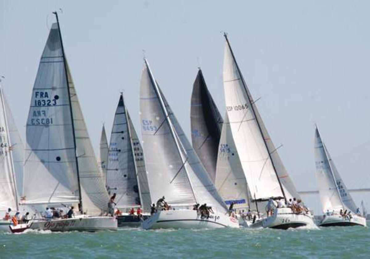 La bahía de Cádiz se prepara para la XVIII Regata Amigos de la Vela