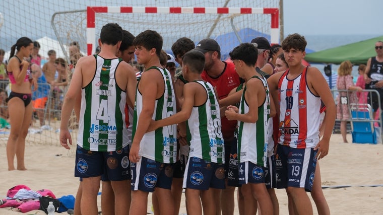 El balonmano playa es protagonista este fin de semana en Cádiz.