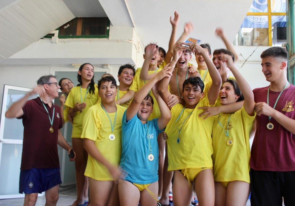 Los chicos del Waterpolo Cádiz, campeones