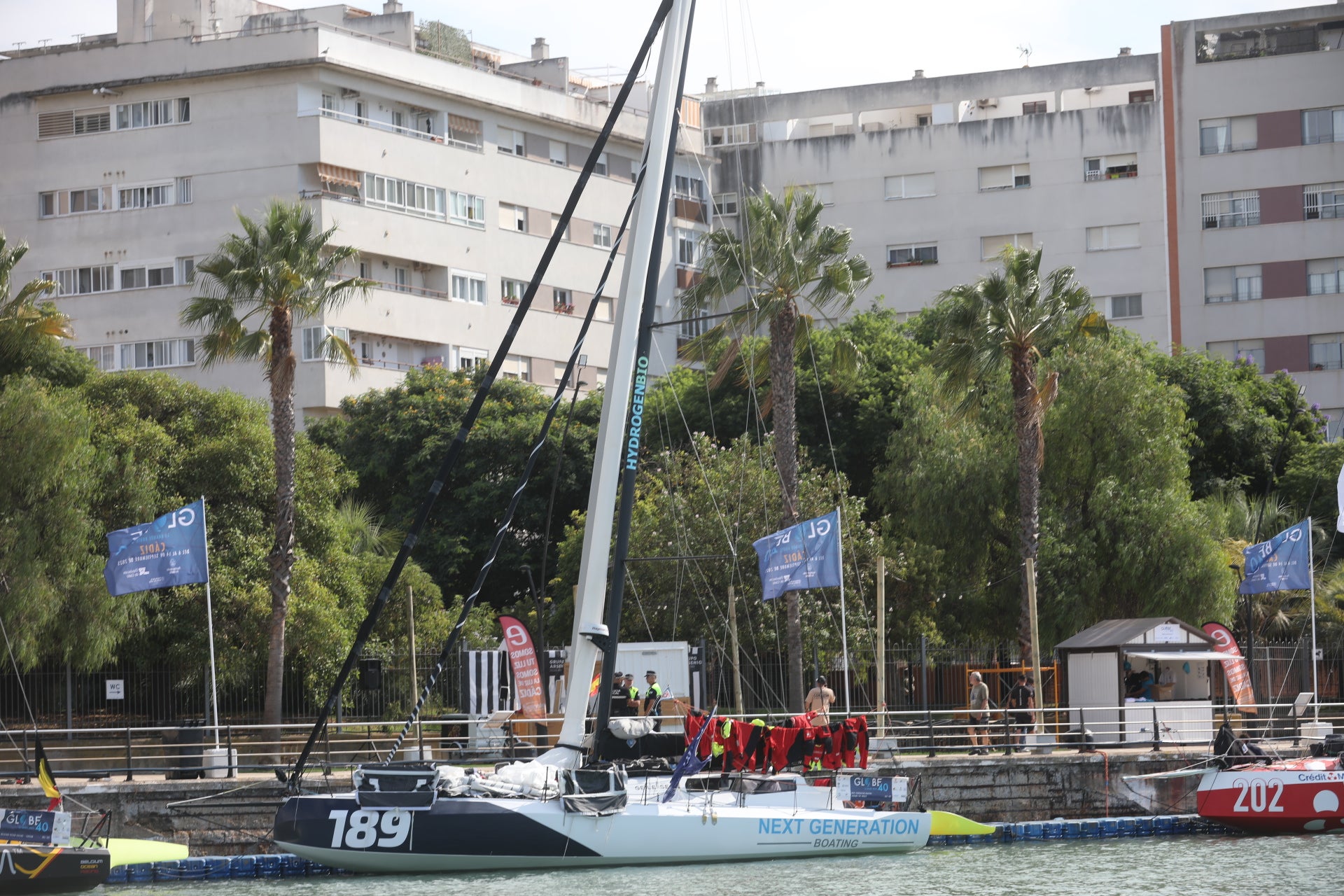 Los participantes en la regata Globe 40 velan armas en Cádiz