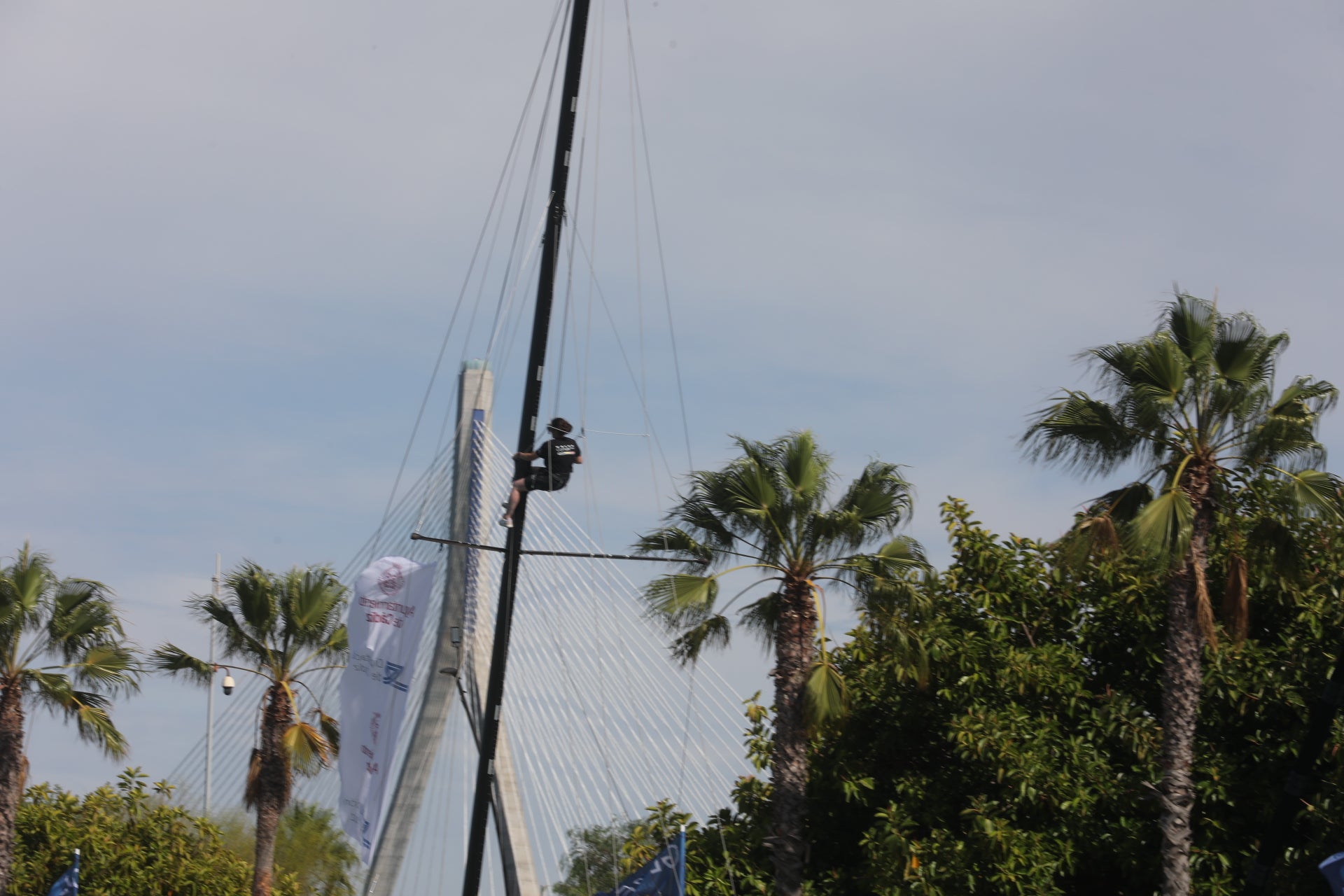 Los participantes en la regata Globe 40 velan armas en Cádiz