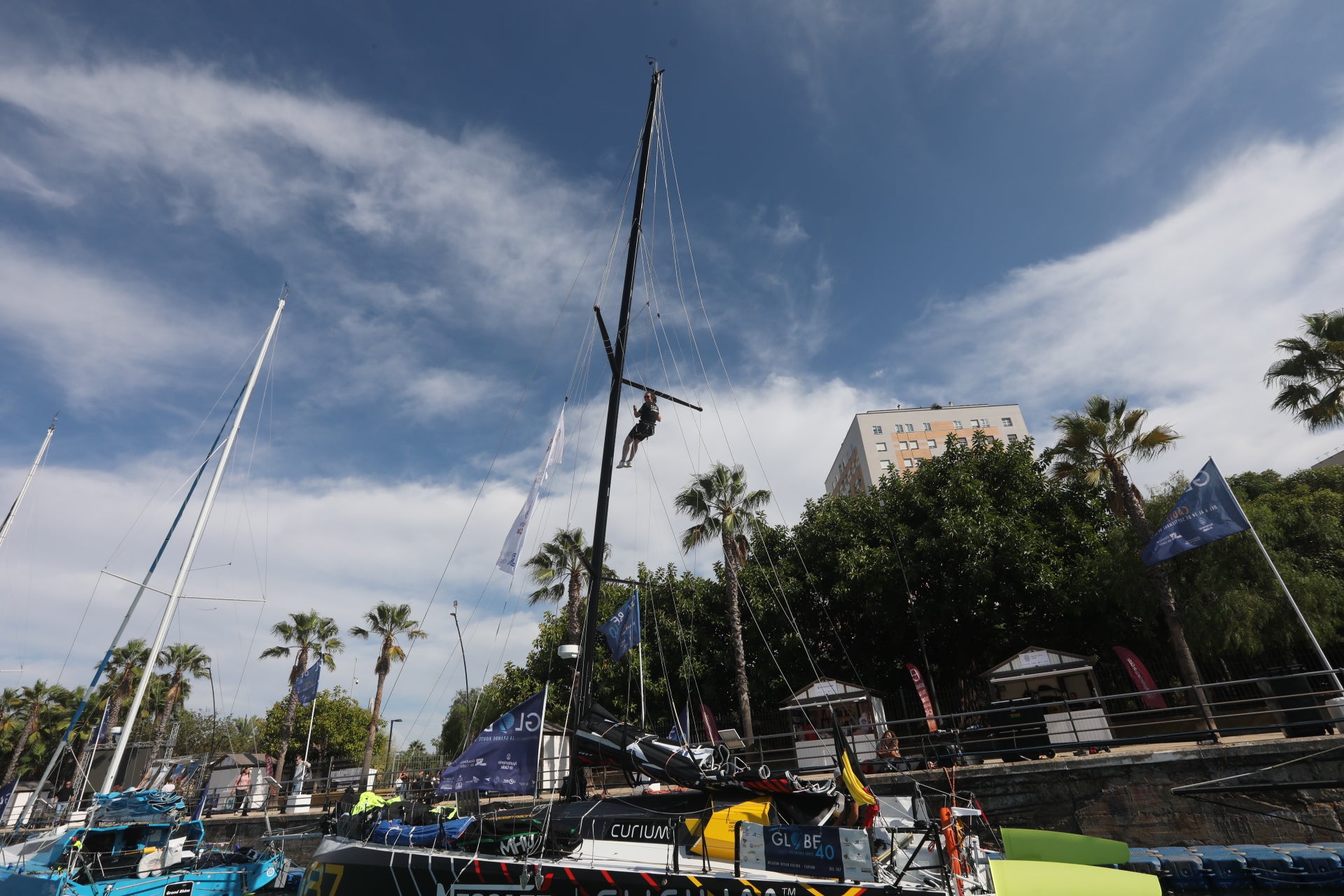 Los participantes en la regata Globe 40 velan armas en Cádiz