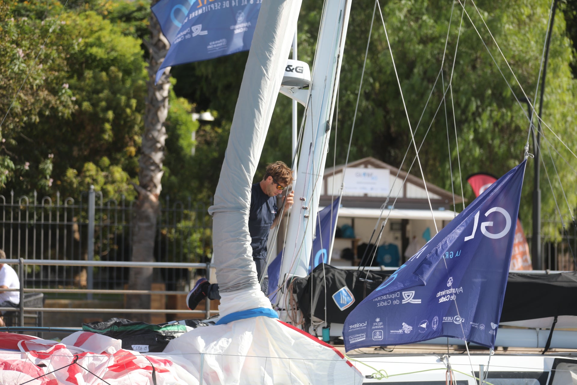 Los participantes en la regata Globe 40 velan armas en Cádiz