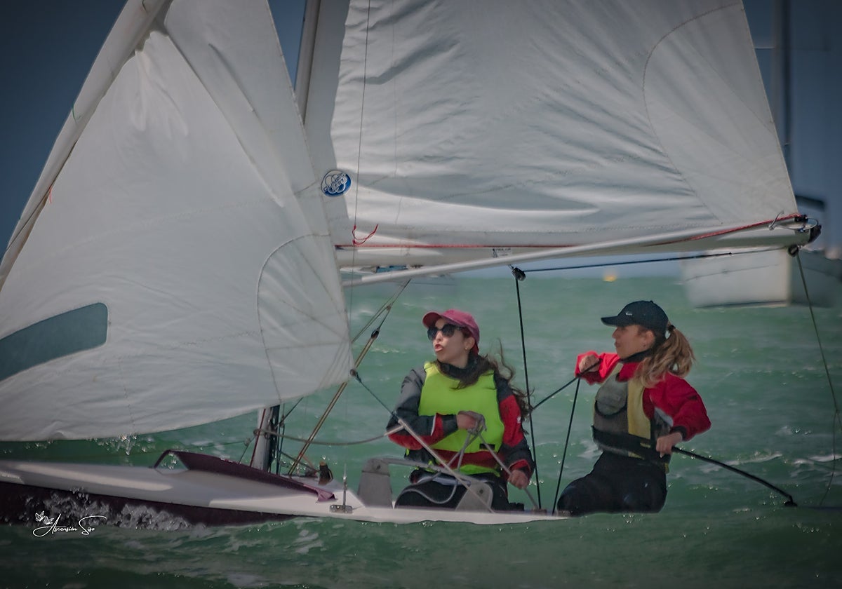 La clase Snipe reunirá a los mejores regatistas andaluces este fin de semana en la bahía de Cádiz.