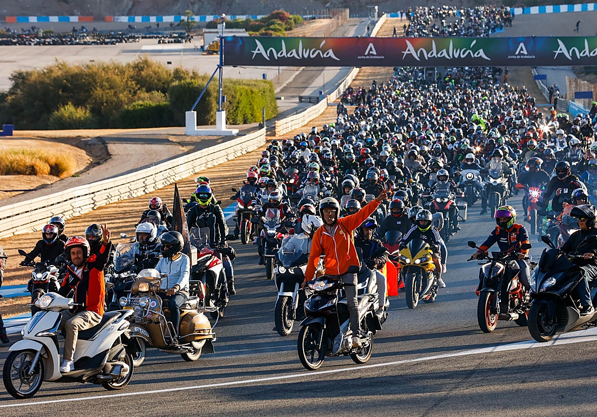 Numerosos moteros se han dado cita en Jerez.
