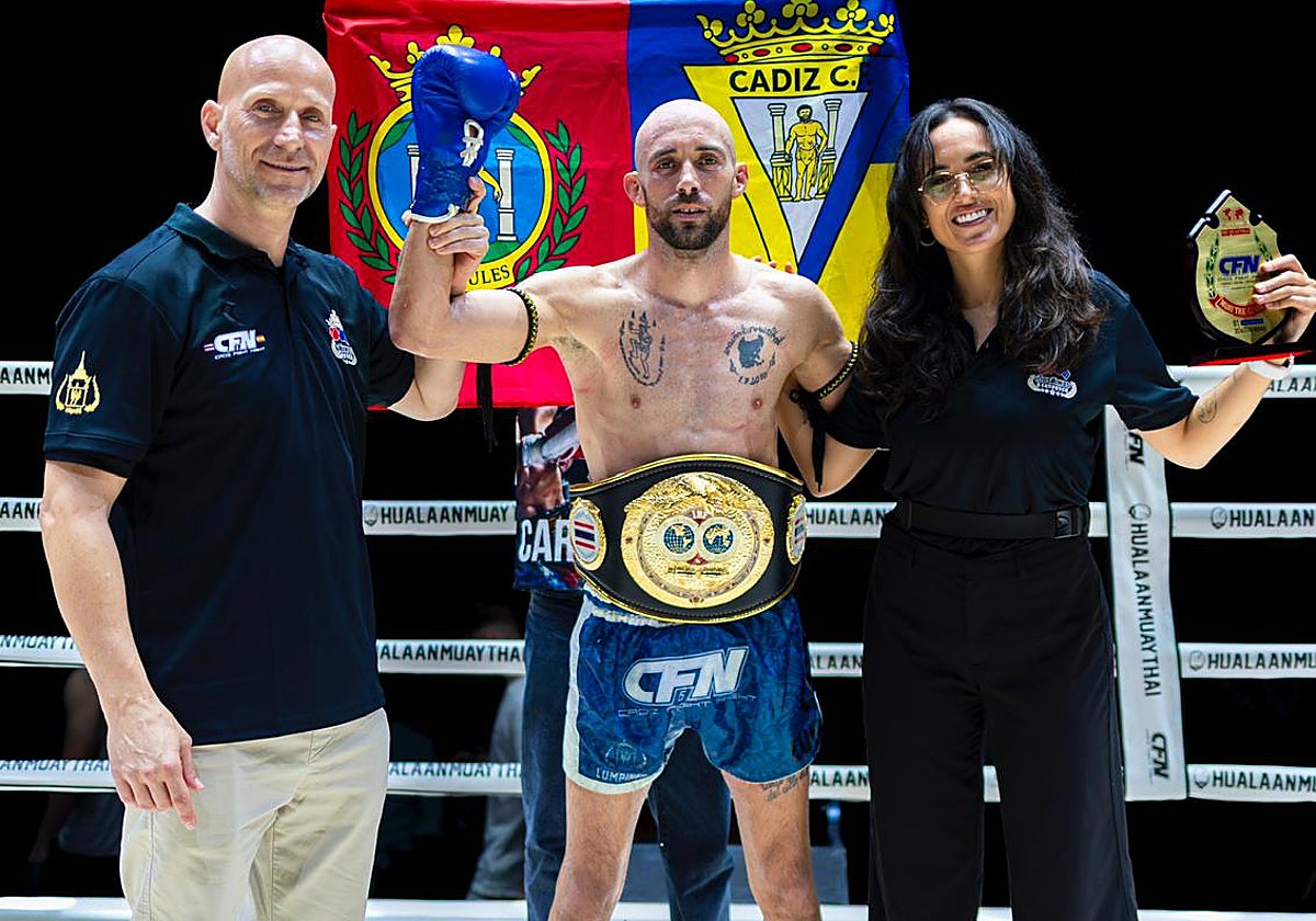 Carlos Coello hace historia en Tailandia: campeón del mundo IBF de Muay Thai