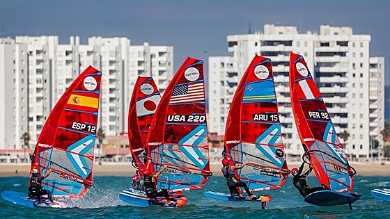 Los iQFoil Games Cádiz ya están en marcha