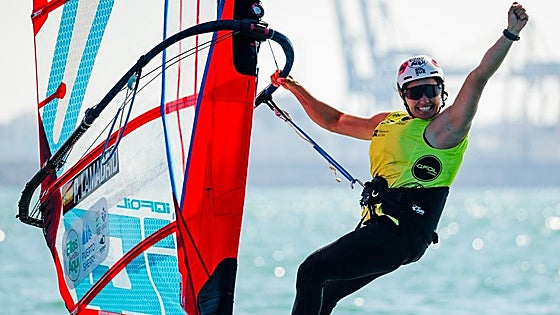 Pilar Lamadrid conquista los iQFOiL Games Cádiz 2026