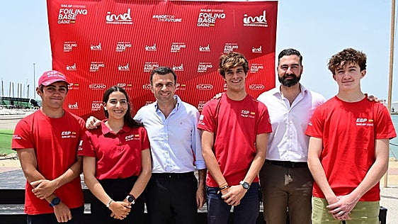 'Foiling para disfrutar': la apuesta por el foiling inclusivo y gratuito en Cádiz