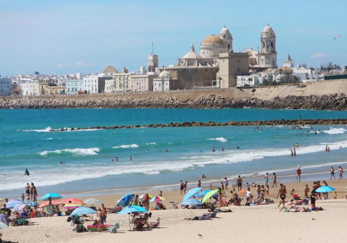 Imagen de la playa de Santa María del Mar de Cádiz
