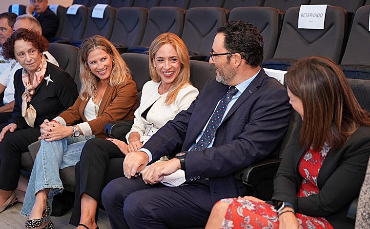 Imagen principal - El III Foro de Inversión de la CEC y Diputación sitúa a Cádiz en el mapa europeo de la innovación y la industria estratégica